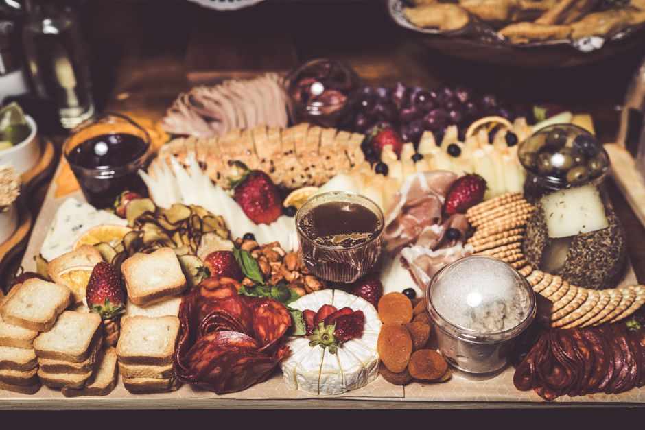 Charcuterie i gourmet pladnjevi